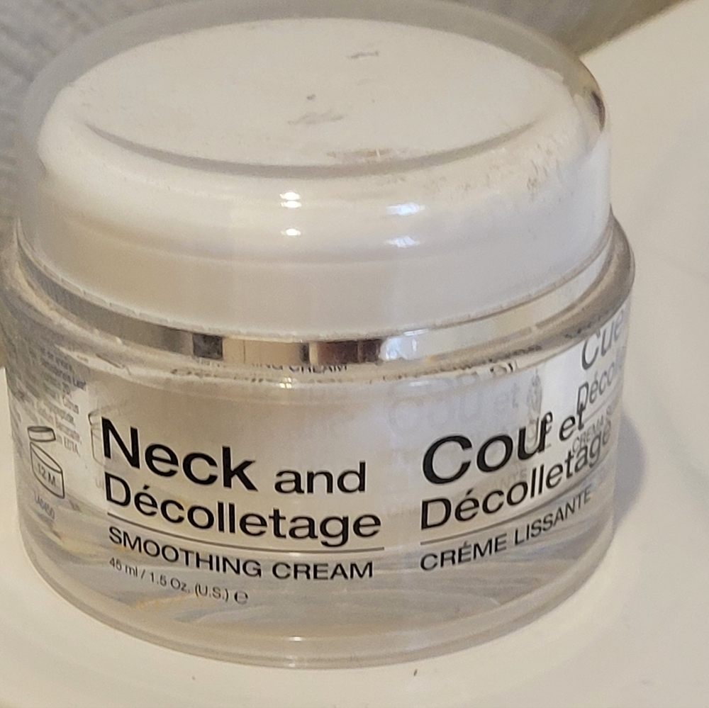 Neck and Décolletage Smoothing Cream